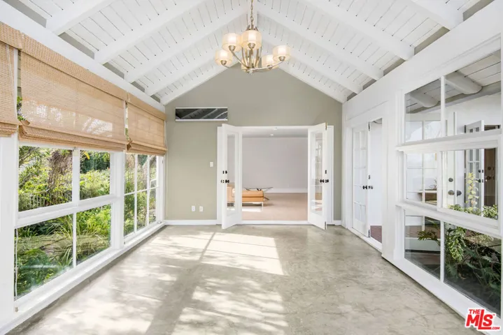 1110 Stradella Road, Los Angeles, California 90077