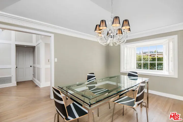 1110 Stradella Road, Los Angeles, California 90077