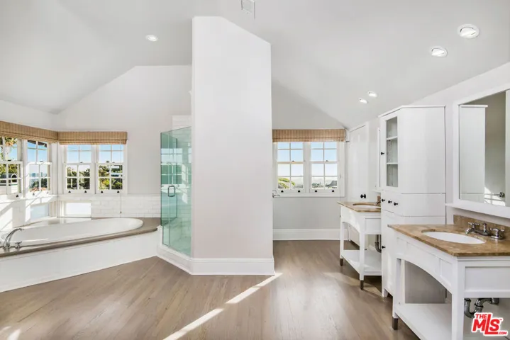 1110 Stradella Road, Los Angeles, California 90077