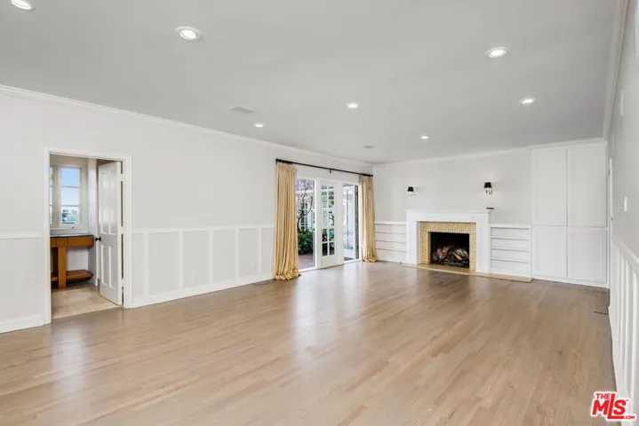 1110 Stradella Road, Los Angeles, California 90077