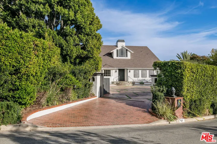 1110 Stradella Road, Los Angeles, California 90077