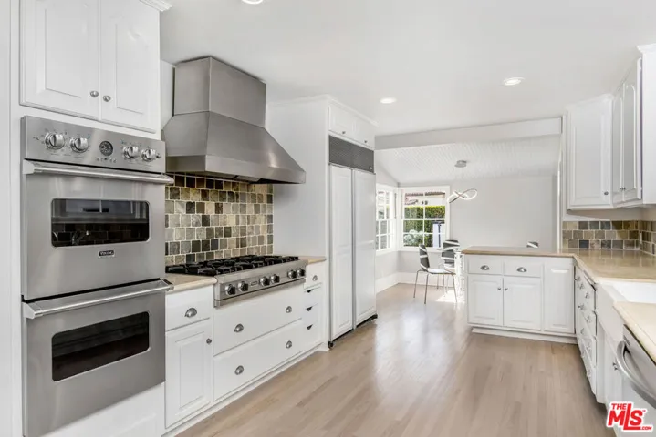 1110 Stradella Road, Los Angeles, California 90077