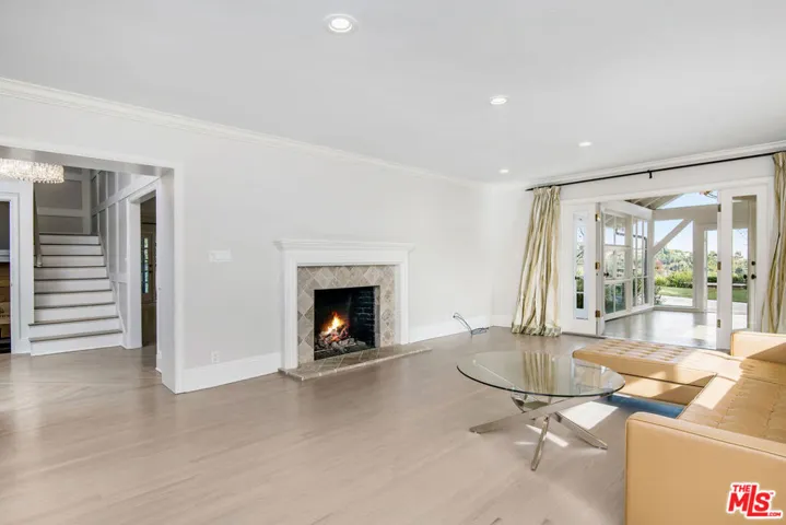 1110 Stradella Road, Los Angeles, California 90077