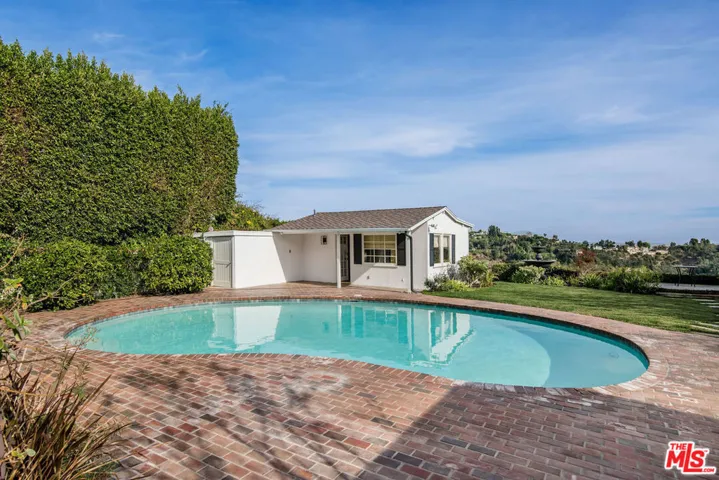 1110 Stradella Road, Los Angeles, California 90077