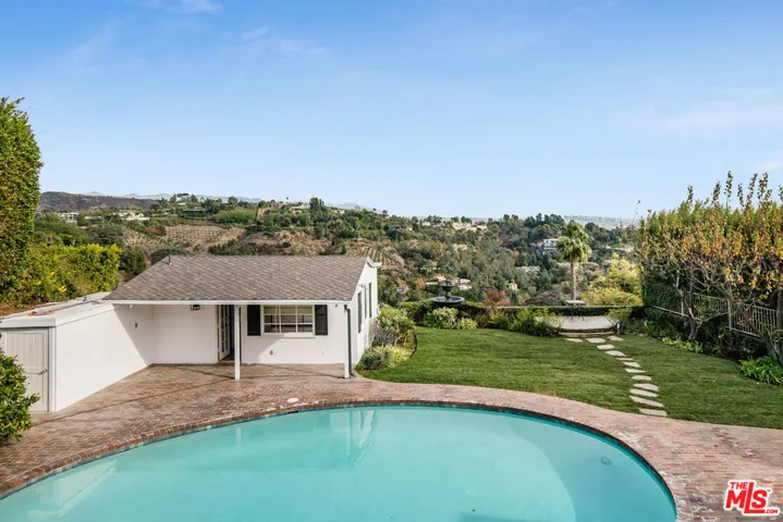 1110 Stradella Road, Los Angeles, California 90077