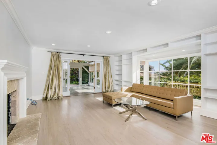 1110 Stradella Road, Los Angeles, California 90077