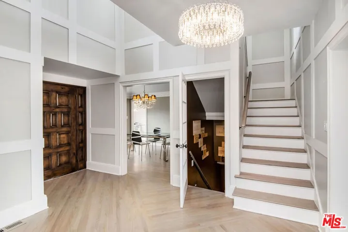 1110 Stradella Road, Los Angeles, California 90077