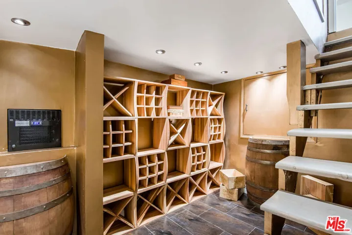 1110 Stradella Road, Los Angeles, California 90077