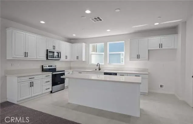 252 North Standard, Santa Ana, California 92701, 4 Bedrooms Bedrooms, ,4 BathroomsBathrooms,Residential Lease,For Rent,North Standard,OC25157532