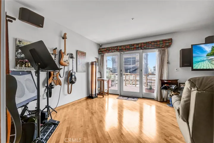 Direct access to the boat doc.