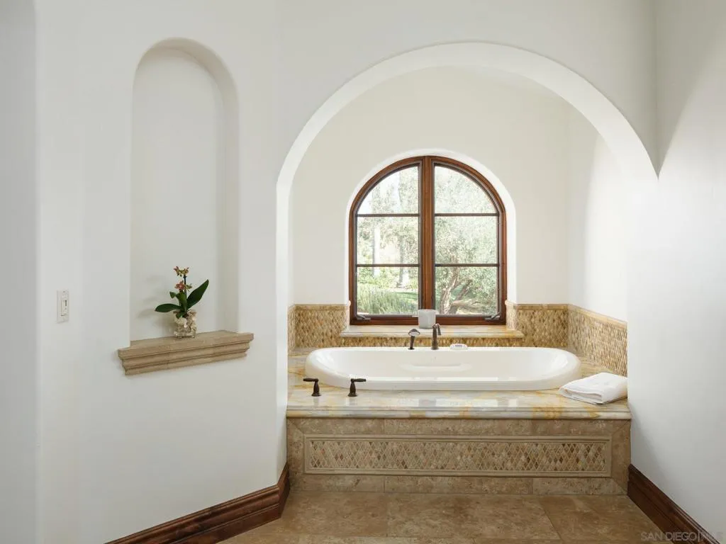 16409 Via De Santa Fe, Rancho Santa Fe, California 92067 home-pic-21