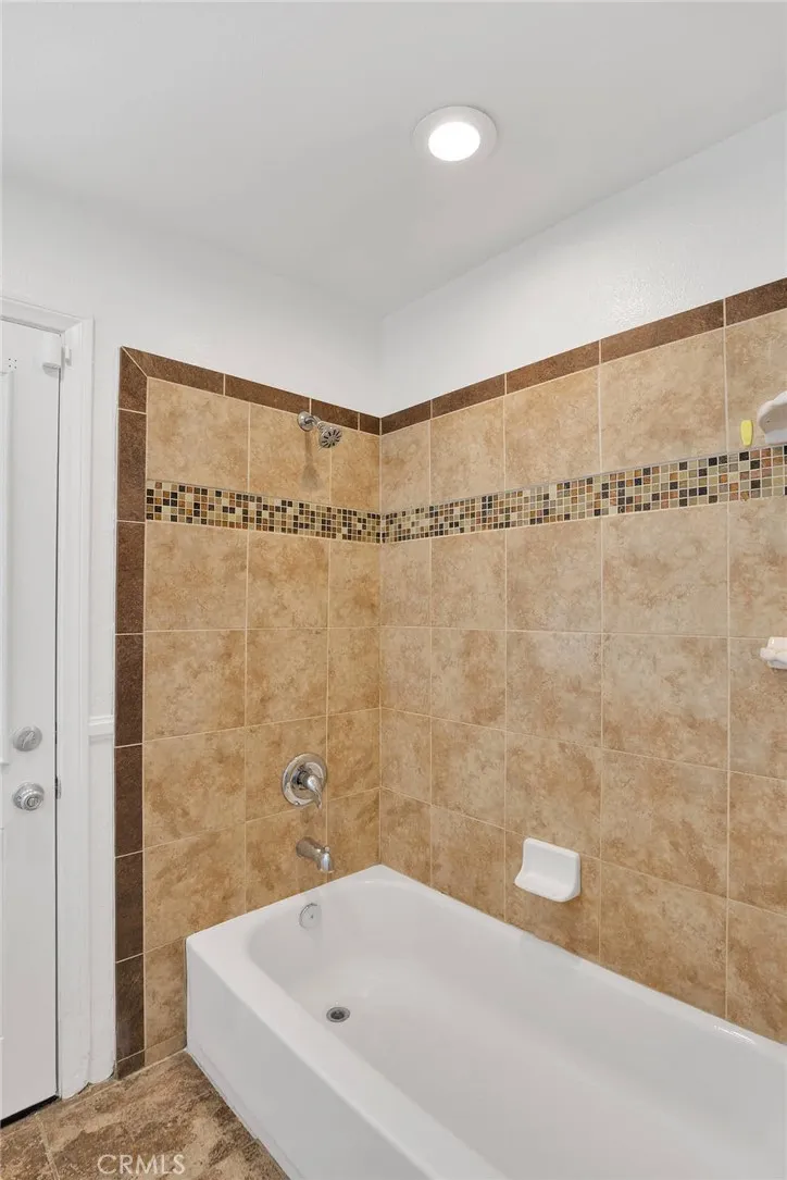 17761 Pine Street, Hesperia, California 92345 home-pic-23