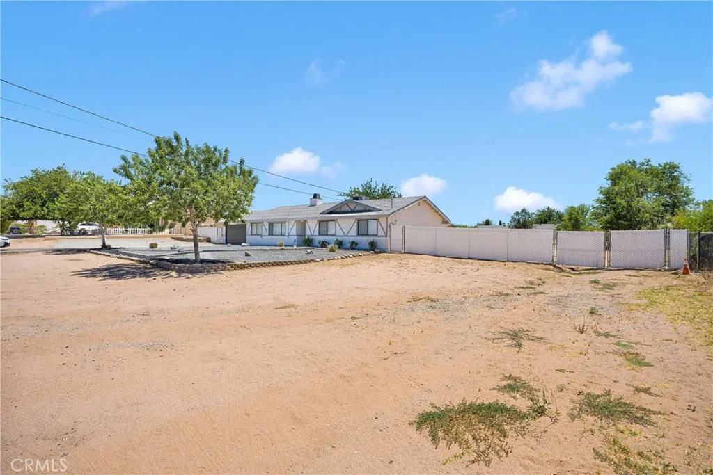 17761 Pine Street, Hesperia, California 92345 home-pic-4