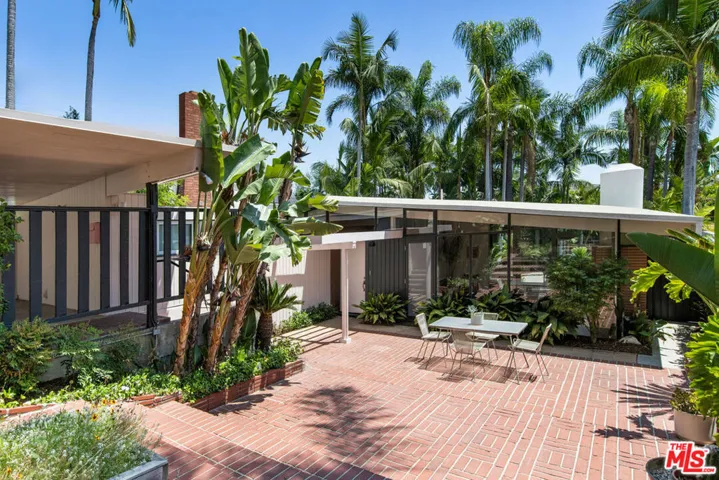 268 W Kenneth Road, Glendale, California 91202