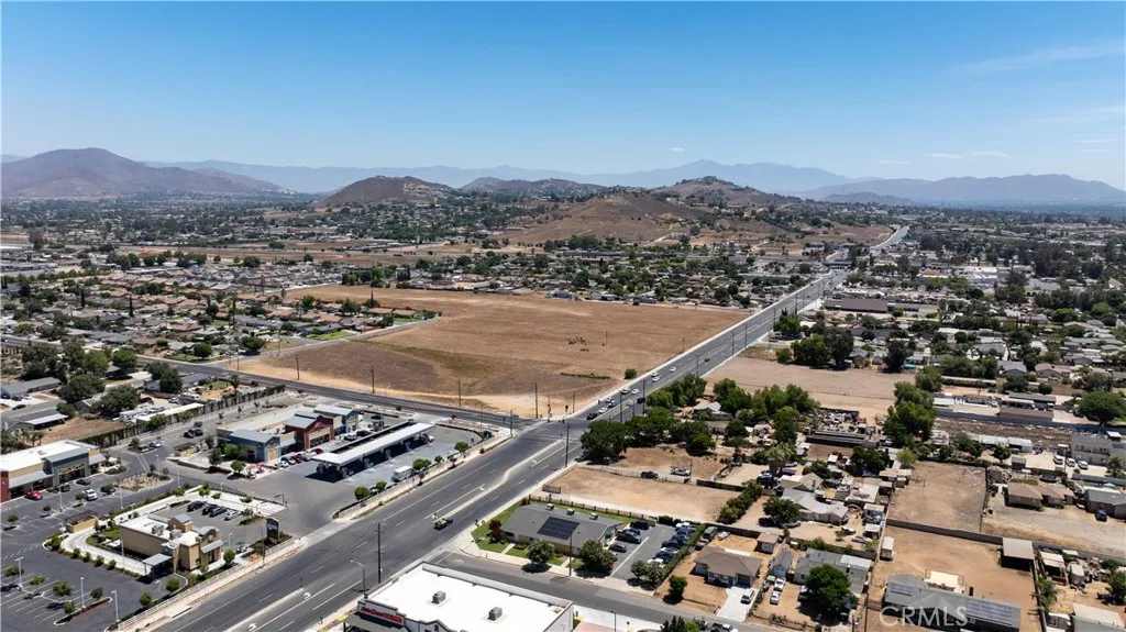 9240 Limonite Avenue, Jurupa Valley, California 92509 home-pic-32