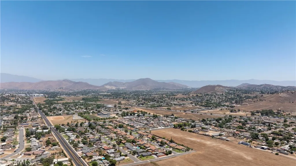 9240 Limonite Avenue, Jurupa Valley, California 92509 home-pic-26