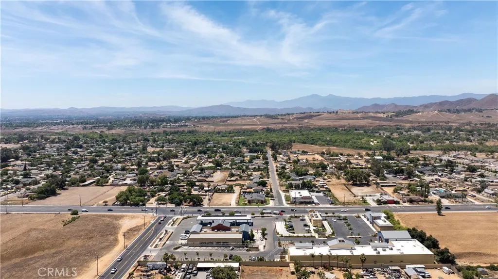9240 Limonite Avenue, Jurupa Valley, California 92509 home-pic-34