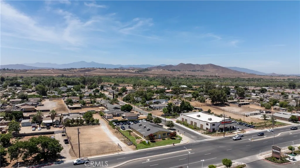 9240 Limonite Avenue, Jurupa Valley, California 92509 home-pic-33
