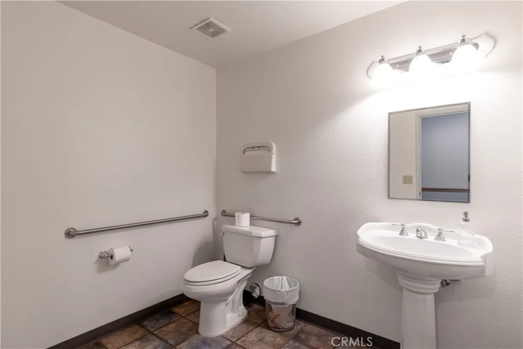9240 Limonite Avenue, Jurupa Valley, California 92509 home-pic-18