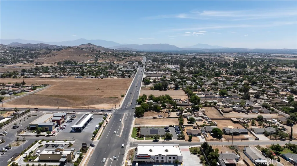 9240 Limonite Avenue, Jurupa Valley, California 92509 home-pic-36