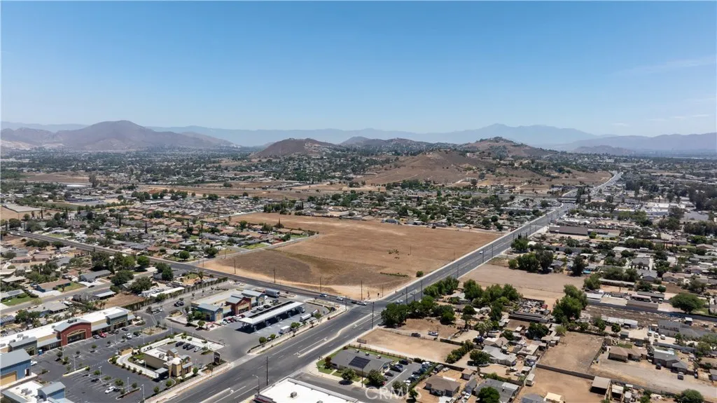9240 Limonite Avenue, Jurupa Valley, California 92509 home-pic-23