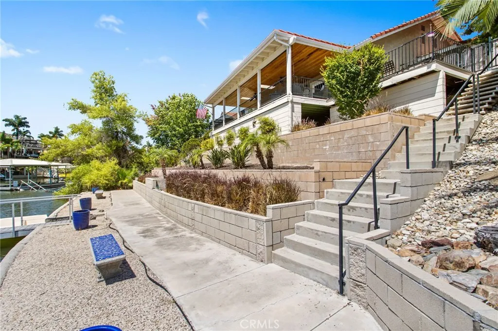 30201 Spray Drive, Canyon Lake, California 92587 home-pic-42