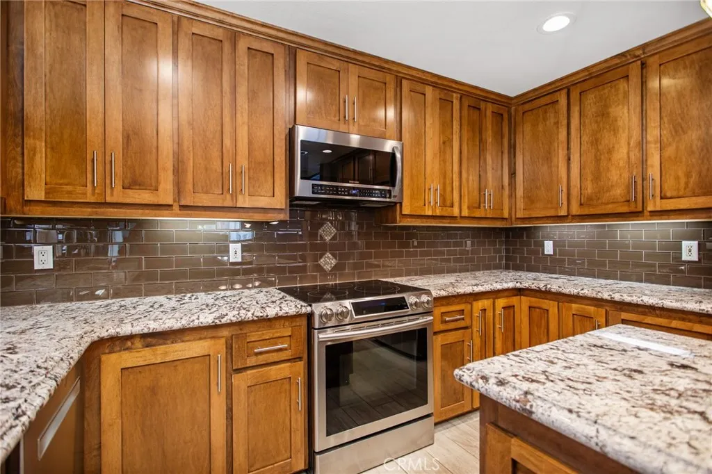 30201 Spray Drive, Canyon Lake, California 92587 home-pic-21