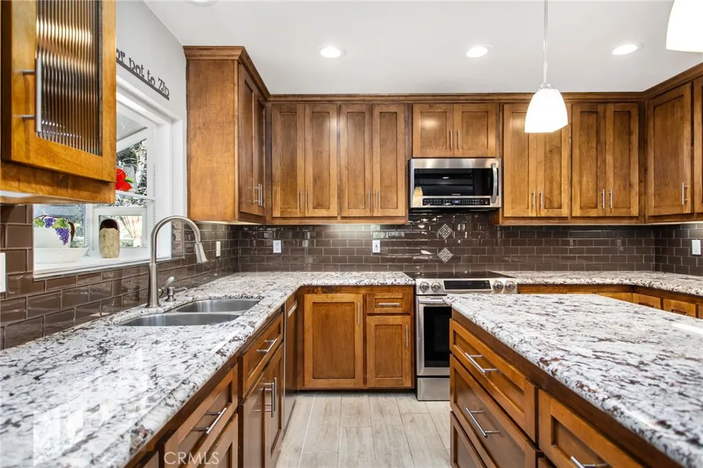 30201 Spray Drive, Canyon Lake, California 92587 home-pic-20