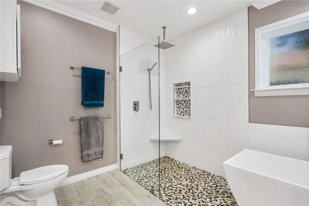 30201 Spray Drive, Canyon Lake, California 92587 home-pic-30