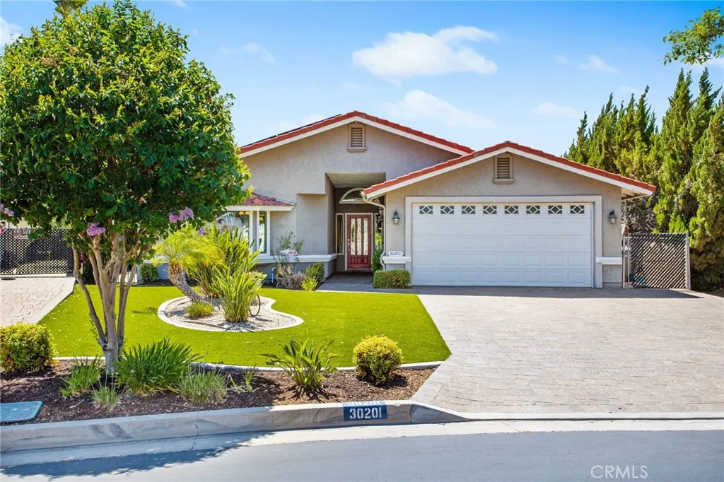 30201 Spray Drive, Canyon Lake, California 92587 home-pic-5