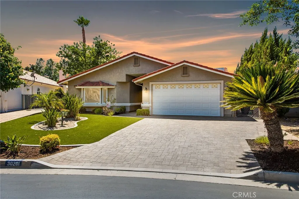 30201 Spray Drive, Canyon Lake, California 92587 home-pic-2