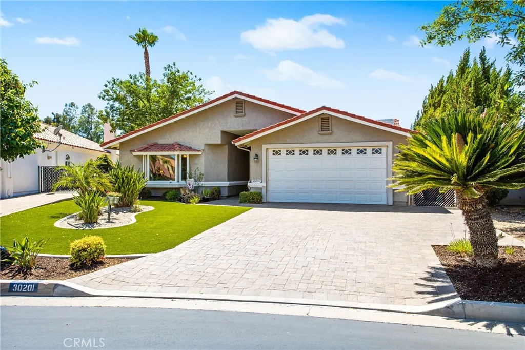 30201 Spray Drive, Canyon Lake, California 92587 home-pic-3