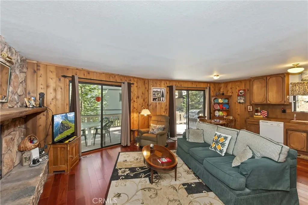 305 Cedarbrook Drive, Twin Peaks, California 92391 home-pic-1