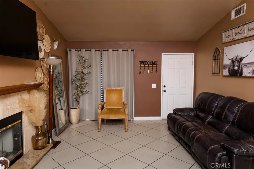 13868 Lexus Lane, Fontana, California 92325 home-pic-7