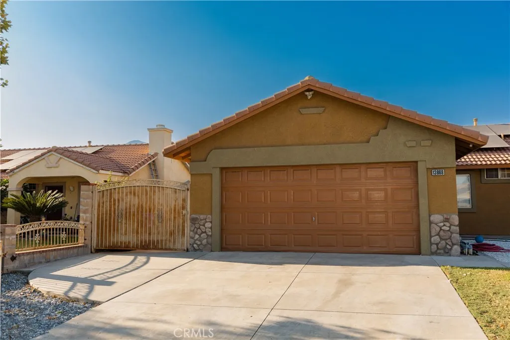 13868 Lexus Lane, Fontana, California 92325 home-pic-2