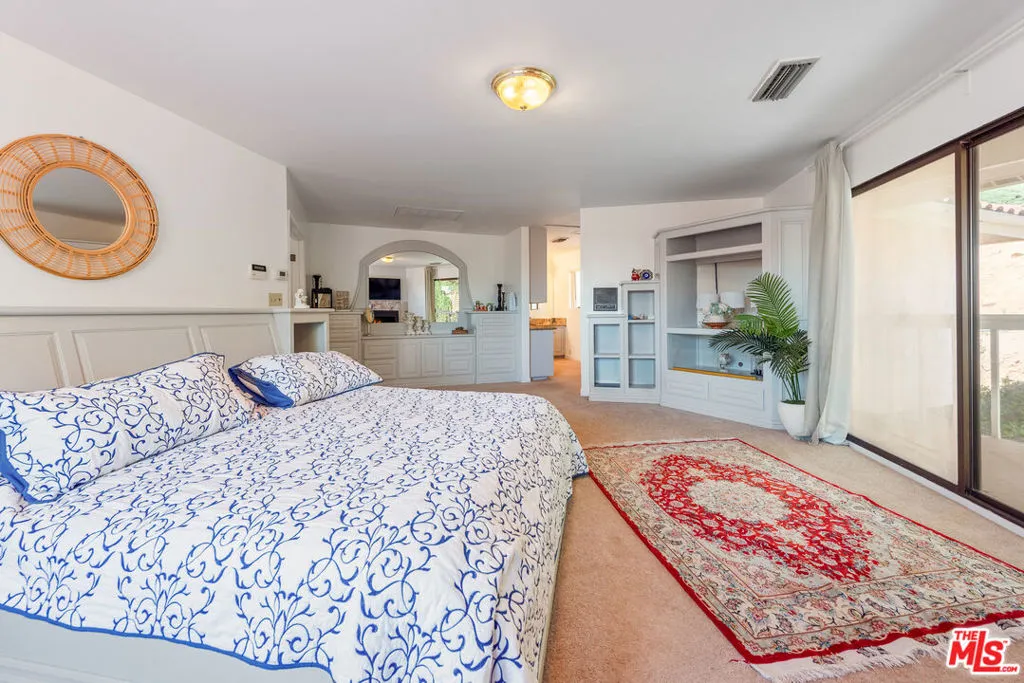 2357 Knob Hill Drive, Riverside, California 92506 home-pic-30