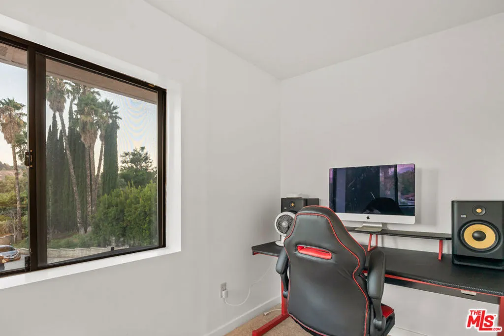 2357 Knob Hill Drive, Riverside, California 92506 home-pic-26