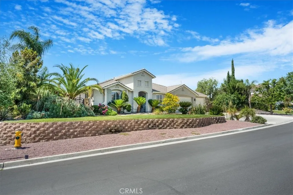 19247 Mountain Shadow Lane, Perris, California 92570 home-pic-4