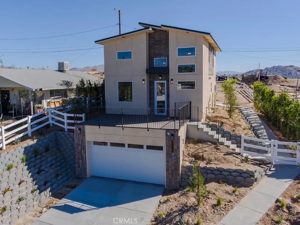 16590 Forrest Avenue, Victorville, California 92395 home-pic-0