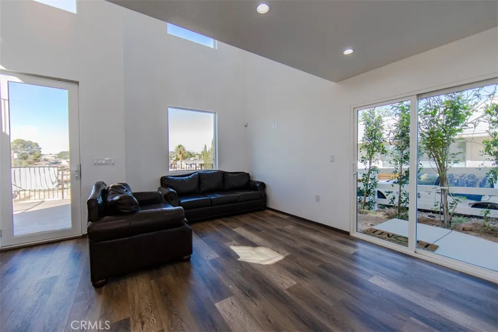 16590 Forrest Avenue, Victorville, California 92395 home-pic-6