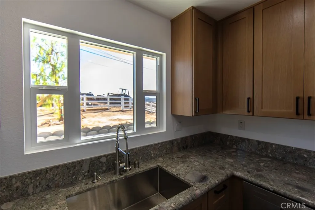 16590 Forrest Avenue, Victorville, California 92395 home-pic-9