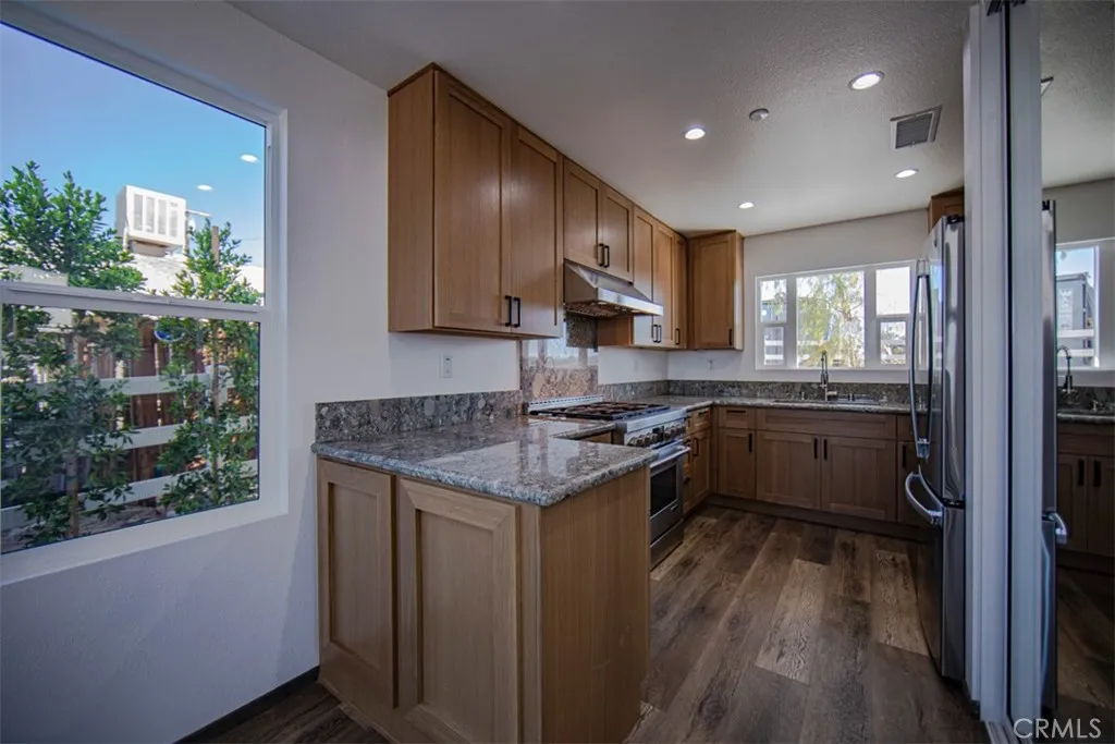 16590 Forrest Avenue, Victorville, California 92395 home-pic-3