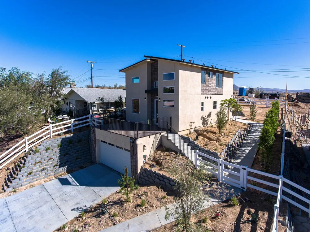 16590 Forrest Avenue, Victorville, California 92395 home-pic-40