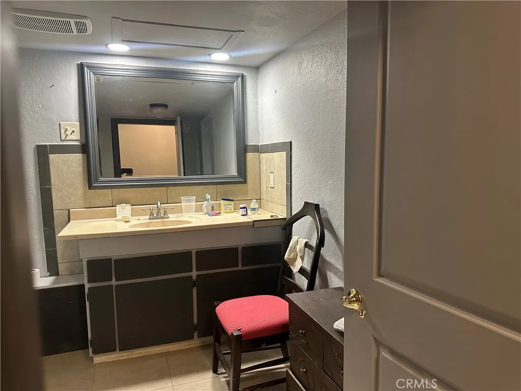 3938 Kreuer Road, Phelan, California 92371 home-pic-19