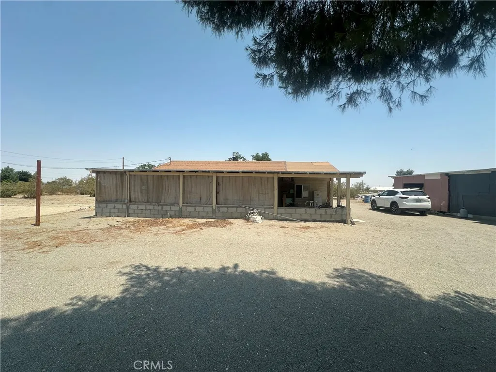 3938 Kreuer Road, Phelan, California 92371 home-pic-5