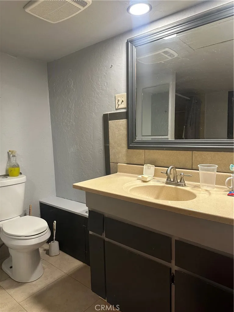 3938 Kreuer Road, Phelan, California 92371 home-pic-18