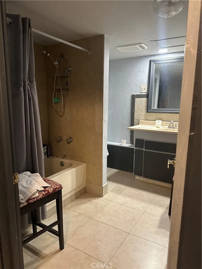 3938 Kreuer Road, Phelan, California 92371 home-pic-17