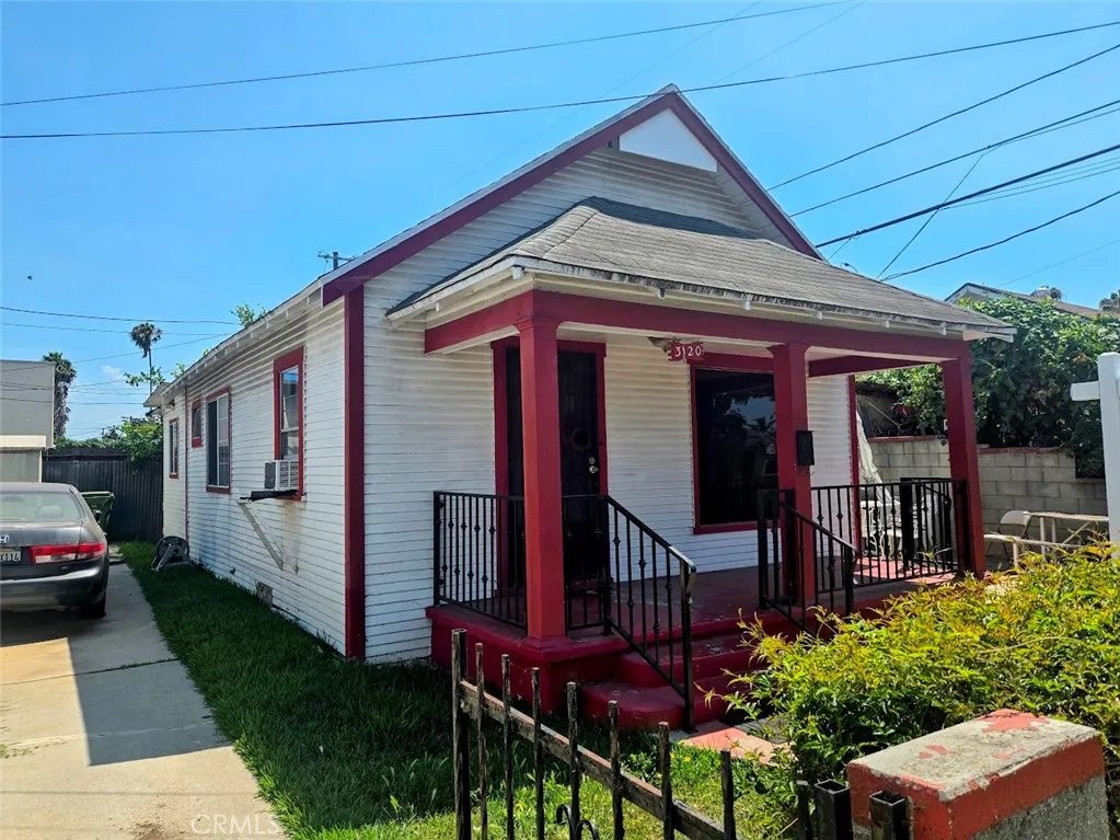 3120 W 63rd Street, Los Angeles, California 90043 home-pic-1