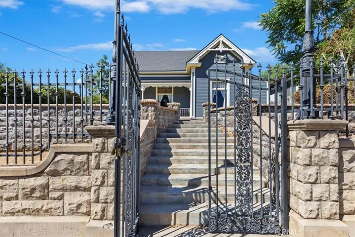 3820 Ridge Road, Riverside, California 92501
