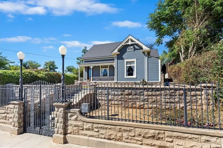 3820 Ridge Road, Riverside, California 92501